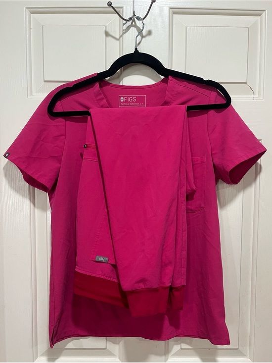 Figs Tops - Figs Pink Raspberry Scrub Top and Zamora Jogget Pants in size SMALL